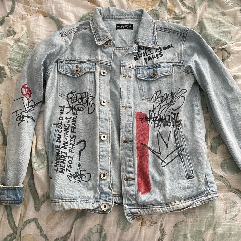 Unisex graphic Jean jacket!